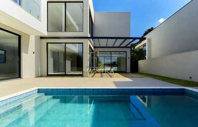 Imagem: A casa em condomínio possui 4 Dormitórios, 5 Banheiros, 4