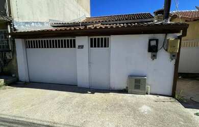Imagem: A casa possui 2 Dormitórios, 2 Banheiros, 1 Vaga na garagem