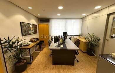 Imagem: O depósito possui 2 Vagas na garagem, 64m² de Área e está