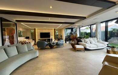 Imagem: A casa em condomínio possui 4 Dormitórios, 5 Banheiros, 5