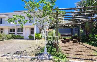 Imagem: A casa possui 3 Dormitórios, 4 Banheiros, 2 Vagas na garagem