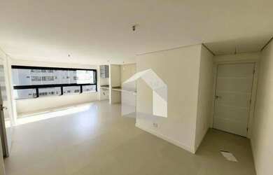 Imagem: O apartamento possui 3 Dormitórios, 1 Banheiro, 2 Vagas na