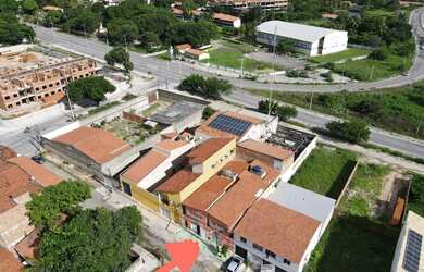 Imagem: A casa possui 2 Dormitórios e 2 Banheiros e está localizado