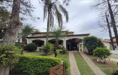 Imagem: A casa em condomínio possui 5 Dormitórios, 5 Banheiros, 4