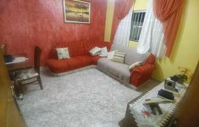 Imagem: A casa possui 3 Dormitórios, 2 Banheiros, 2 Vagas na garagem