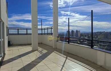 Imagem: O apartamento possui 4 Dormitórios, 5 Banheiros, 3 Vagas na