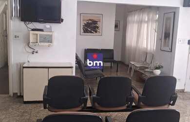 Imagem: O depósito possui 4 Vagas na garagem e 260m² de Área e está