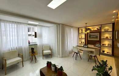 Imagem: A casa possui 3 Dormitórios, 3 Banheiros, 2 Vagas na garagem