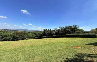 Imagem: O terreno possui 5.582m² de Área e está localizado em Porto