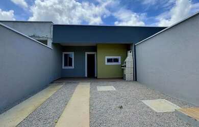 Imagem: A casa possui 2 Dormitórios, 2 Banheiros, 2 Vagas na garagem