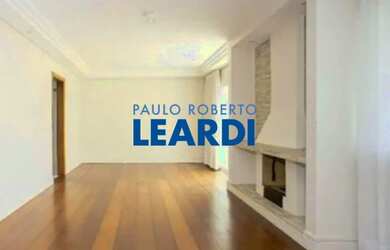 Imagem: O apartamento possui 4 Dormitórios, 5 Banheiros, 3 Vagas na