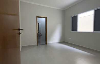 Imagem 12: INCRÍVEL CASA COM PISCINA E OTIMA LOCALIZAÇÃO LER A DESCRIÇÃO