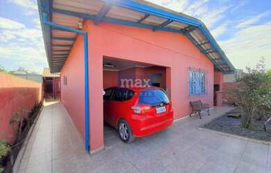 Imagem: A casa possui 4 Dormitórios, 2 Banheiros, 1 Vaga na garagem