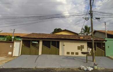 Imagem: A casa possui 2 Dormitórios, 1 Banheiro, 1 Vaga na garagem