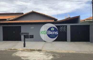 Imagem: A casa possui 5 Dormitórios, 3 Banheiros, 350m² de Área e