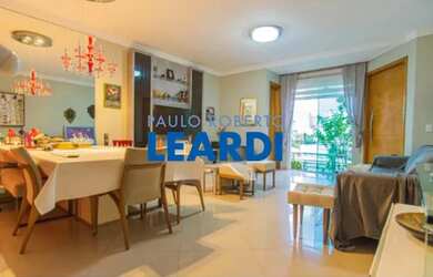 Imagem: A casa possui 3 Dormitórios, 5 Banheiros, 5 Vagas na garagem