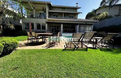 Imagem: A casa em condomínio possui 4 Dormitórios, 5 Banheiros, 5