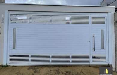 Imagem: A casa possui 2 Dormitórios, 1 Banheiro, 1 Vaga na garagem