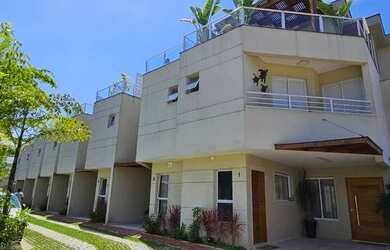 Imagem: A casa possui 4 Dormitórios, 2 Banheiros, 2 Vagas na garagem