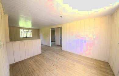 Imagem: A casa possui 2 Dormitórios, 1 Banheiro, 2 Vagas na garagem