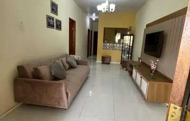 Imagem: A casa possui 3 Dormitórios, 2 Banheiros, 1 Vaga na garagem