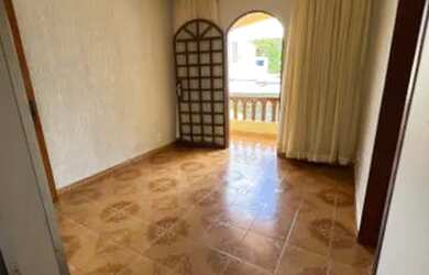 Imagem: A casa possui 2 Dormitórios, 1 Banheiro, 90m² de Área e