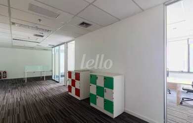 Imagem: O depósito possui 3 Vagas na garagem, 137m² de Área e está