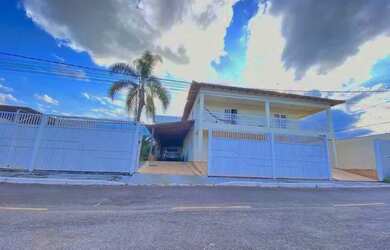 Imagem: A casa em condomínio possui 5 Dormitórios, 5 Banheiros, 5