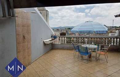 Imagem: A casa possui 4 Dormitórios, 4 Banheiros, 2 Vagas na garagem