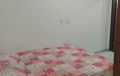 Imagem: A casa possui 2 Dormitórios, 2 Vagas na garagem e está localizado