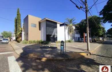 Imagem: O depósito possui 5 Vagas na garagem e 274m² de Área e está