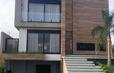 Imagem: A casa em condomínio possui 4 Dormitórios, 3 Banheiros, 2