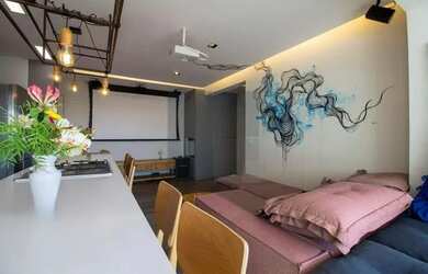 Imagem: O apartamento possui 2 Dormitórios, 1 Banheiro, 1 Vaga na garagem