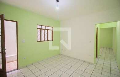 Imagem: A casa possui 1 Dormitório, 1 Banheiro, 1 Vaga na garagem