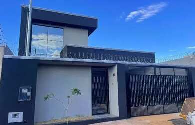 Imagem: A casa possui 3 Dormitórios, 3 Banheiros, 3 Vagas na garagem