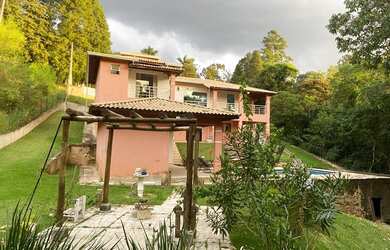 Imagem: A fazenda possui 2.700m² de Área e está localizado em Mairinque