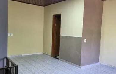 Imagem: A casa possui 2 Dormitórios, 2 Vagas na garagem e está localizado