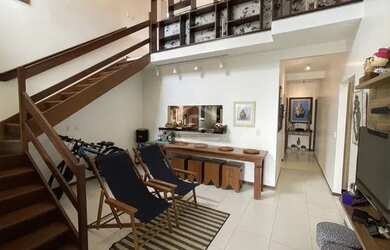 Imagem: A casa em condomínio possui 4 Dormitórios, 5 Banheiros, 2