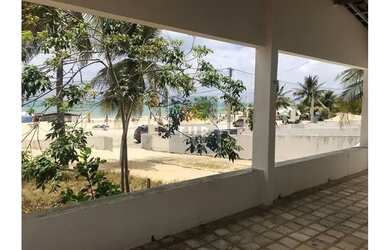 Imagem: A casa possui 3 Dormitórios, 3 Banheiros, 5 Vagas na garagem