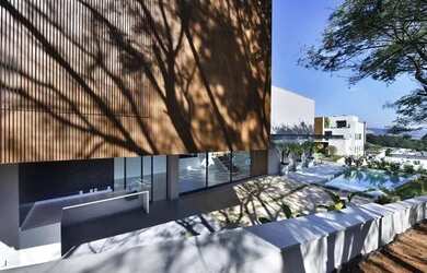 Imagem: A casa em condomínio possui 4 Dormitórios, 5 Banheiros, 4