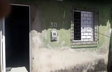 Imagem: A casa possui 2 Dormitórios, 1 Banheiro e está localizado