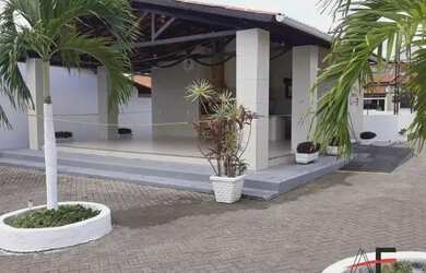 Imagem: A casa possui 3 Dormitórios, 2 Banheiros, 2 Vagas na garagem