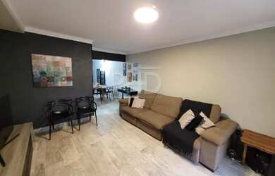 Imagem: A casa possui 5 Dormitórios, 5 Banheiros, 4 Vagas na garagem