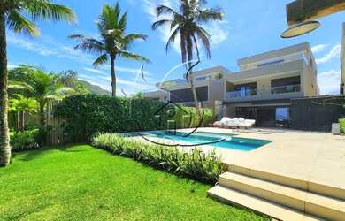 Imagem: A casa em condomínio possui 5 Dormitórios, 5 Banheiros, 3