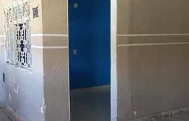 Imagem: A casa possui 2 Dormitórios, 1 Banheiro, 2 Vagas na garagem