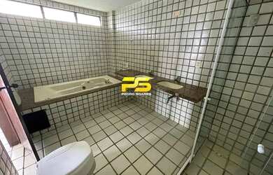 Imagem: O apartamento possui 4 Dormitórios, 3 Banheiros, 2 Vagas na