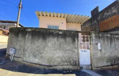 Imagem: A casa possui 2 Dormitórios, 1 Banheiro, 1 Vaga na garagem