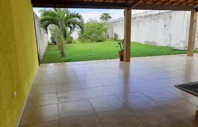 Imagem: A casa em condomínio e possui 3 Dormitórios, Suítes, 2 Banheiros