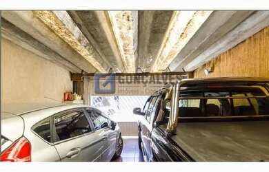 Imagem: A casa possui 2 Dormitórios, 2 Banheiros, 2 Vagas na garagem