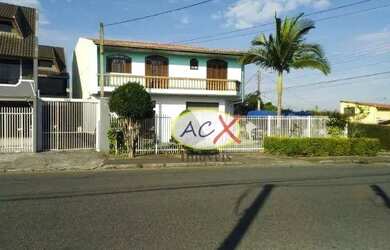 Imagem: A casa possui 5 Dormitórios, 5 Banheiros, 4 Vagas na garagem